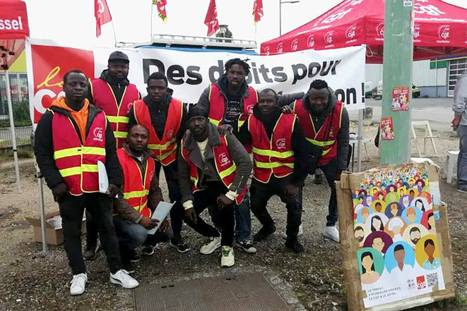 Lumina Services employees protest in front of Amazon's premises at Saint-Étienne-du-Rouvray near Rouen. © Photo Milena Aellig / Radio France via Maxppp