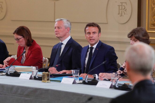 Bruno Le Maire et Emmanuel Macron en conseil des ministres, le 23 mai 2022. © Photo Michel Spingler / Pool / AFP