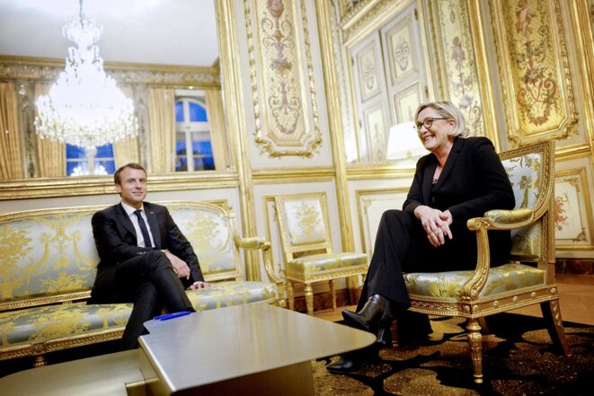Emmanuel Macron et Marine Le Pen au palais de l’Élysée, le 21 novembre 2017. © Photo Denis Allard / REA
