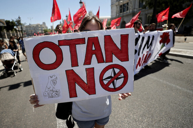 Manifestation contre l'OTAN, à Madrid, le 26 juin 2022. © Photo Burak Akbulut / Agence Anadolu via AFP