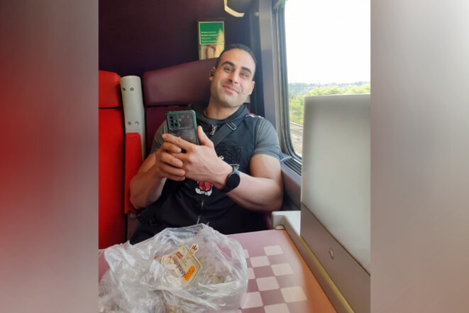 Omar Elkhouli, 35 ans, dans le train en partance pour l'Italie où il espérait obtenir une carte de séjour. © Photo Momein