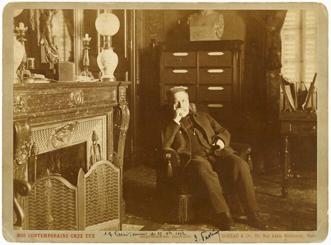Louis Pasteur dans son cabinet de travail autour de 1890. © Photo Dornac et compagnie