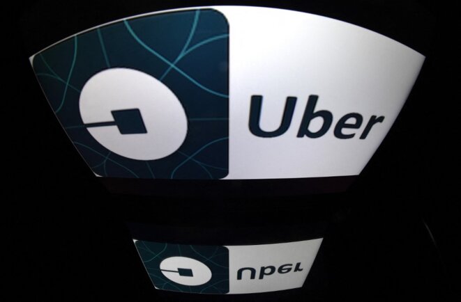Le logo d’Uber présenté lors d’une réunion publique à Paris, en décembre 2016. © Photo Lionel Bonaventure / AFP