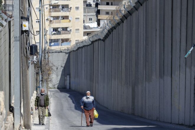 Le mur de séparation, à Abu Dis en Cisjordanie, en février 2021. © Photo Ahmad Gharabli / AFP