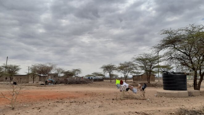 Le village de Lerata, dans la région de Samburu, n’a plus aucune pâture à sa disposition. © Gwenaëlle Lenoir pour Mediapart