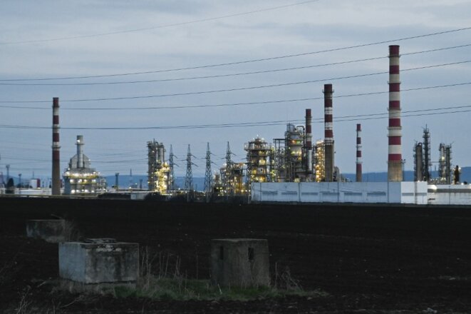 Raffinerie en Bulgarie, propriété du groupe pétrolier russe Lukoil. © Nikolay DOYCHINOV / AFP