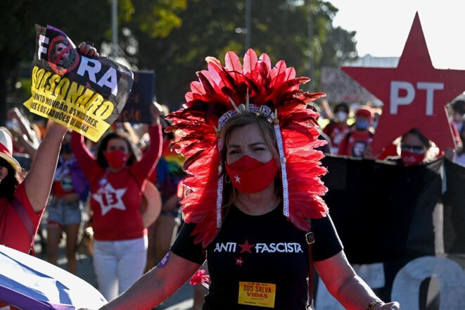 Des membres du Parti des travailleurs lors d’une manifestation contre le président brésilien, Jair Bolsonaro, à Brasilia, le 24 juillet 2021. © Photo Evaristo Sa / AFP