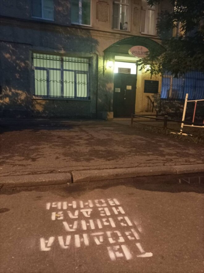 Russie : devant les maternités, contre la guerre