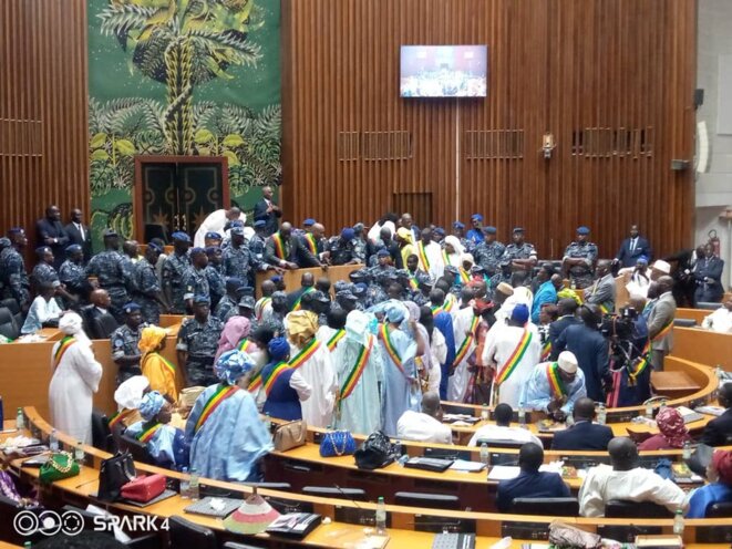 Sénégal - Assemblée nationale Le président élu grâce à la présence de la gendarmerie