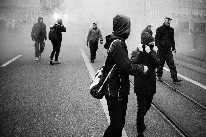 Manifestation et répression, le cycle. © Tobi Gaulke