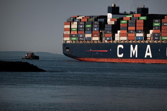 Le navire « Le Marco Polo », exploité par la société de transport française CMA-CGM arrive dans le port de New York, le 20 mai 2021. © Photo Spencer Platt / Getty Images via AFP