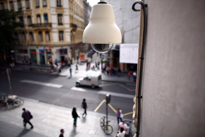 Une caméra de vidéosurveillance à Lyon. © Photo Fred Dufour / AFP
