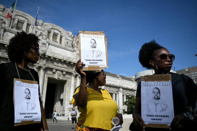 Une manifestation à Milan, le 6 août, pour demander justice pour Alika Ogorchukwu, qui a été tué à Civitanova Marche le 29 juillet. © Photo Piero Cruciatti / Agence Anadolu via AFP