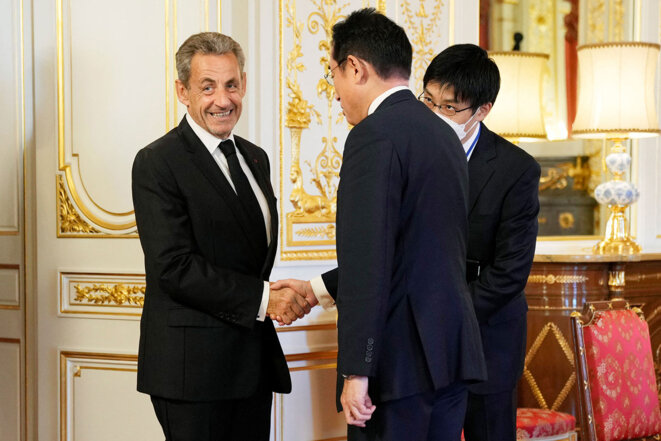 Nicolas Sarkozy greeted in Tokyo by Japanese Prime Minister Fumio Kishida, September 27th 2022. © Photo Hiro Komae / pool / AFP
