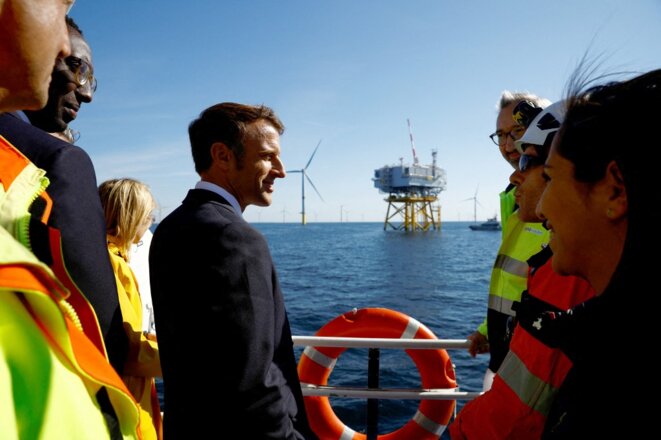 Emmanuel Macron lors d'une visite du parc éolien offshore de Saint-Nazaire, le 22 septembre 2022. © Photo Stéphane Mahé / Pool /AFP