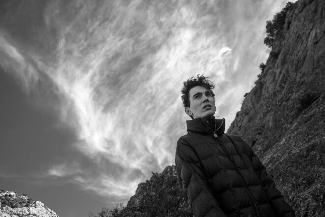 En un combat douteux...