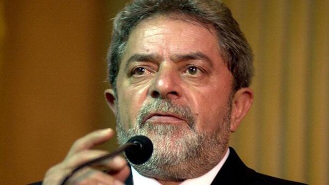 Le président Luiz Inácio Lula da Silva lors d'un discours prononcé en Argentine a Buenos-Aires le 2 décembre 2002