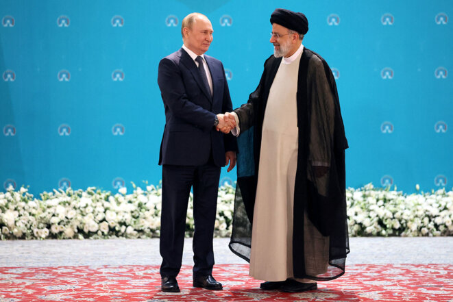 Le président iranien Ebrahim Raisi et Vladimir Poutine avant une réunion trilatérale sur la Syrie à Téhéran, le 19 juillet 2022. © Photo Sergei Savostyanov / Sputnik / AFP