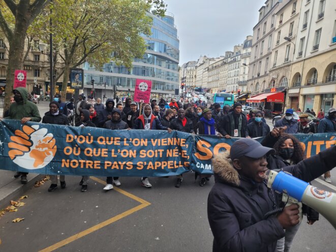 Au pluriel, au singulier, c'est les fascistes qu'il faut couler !