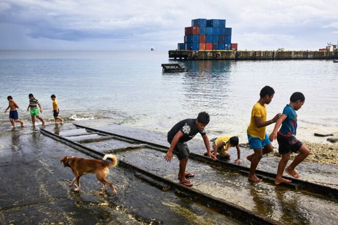 L'archipel de Tuvalu, dans l'océan Pacifique (le 2 mai 2019), pourrait devenir inhabitable d'ici moins de 100 ans. Le niveau de la mer y augmente deux fois plus vite que la montée des eaux à l'échelle planétaire. © Photo : Theo Rouby / Hans Lucas / Hans Lucas via AFP