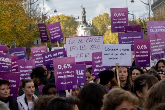 Dans la manifestation parisienne, samedi 19 novembre. © Photo Estelle Ruiz / Hans Lucas via AFP