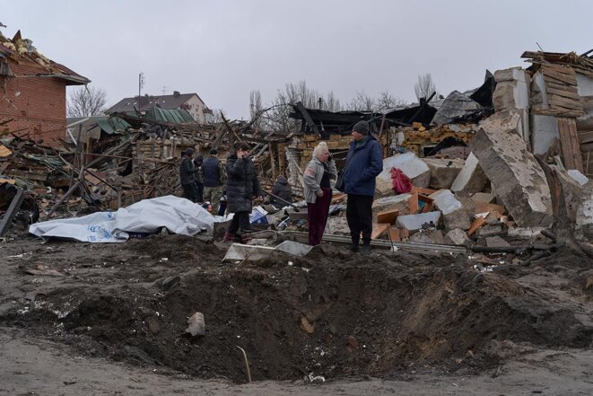 November 27th 2022: the crater and destruction left by a Russian missile strike on homes in Dnipro. © Igor Ishchuk for Mediapart