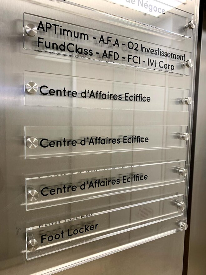The name board for the companies at the building on Avenue des Champs-Élysées in which Riad Salamé bought offices. © Document Mediapart The name board for the companies at the building on Avenue des Champs-Élysées in which Riad Salamé bought offices. © Document Mediapart