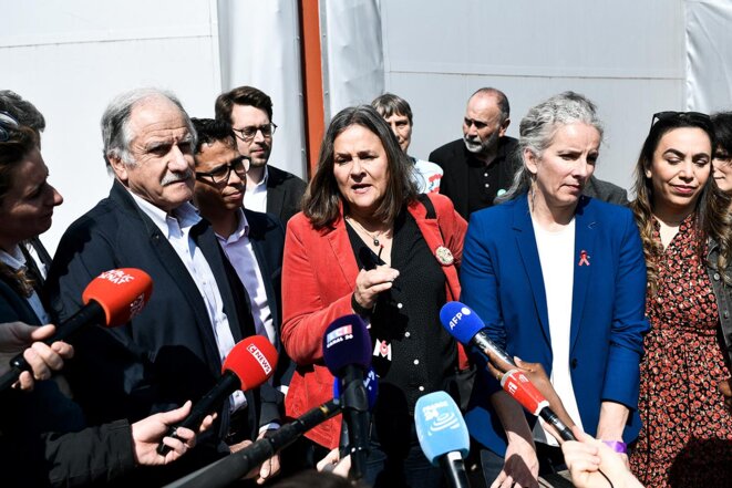 Dominique Voynet, au centre, lors d'une conférence de presse avant un meeting de campagne de Yannick Jadot à Paris, le 27 mars 2022. © Photo Stéphane de Sakutin / AFP