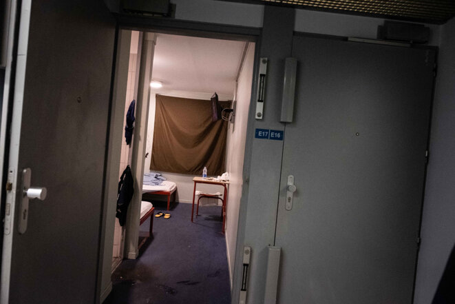 Dans le centre de rétention administrative de Cornebarrieu près de Toulouse en décembre 2020. © Photo Art Core Ben / Hans Lucas via AFP