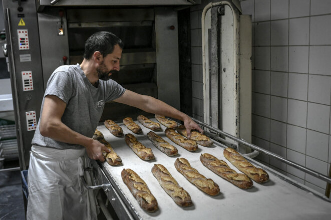 Dans la boulangerie bio Racynes à Boulogne-Billancourt, en novembre 2022. © Photo Stéphane de Sakutin / AFP