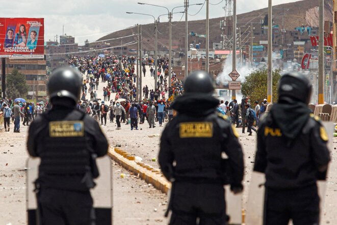 Lors des affrontements entre les manifestants et les forces de police à Juliaca au Pérou, le 7 janvier 2023. © Photo Juan Carlos Cisneros / AFP