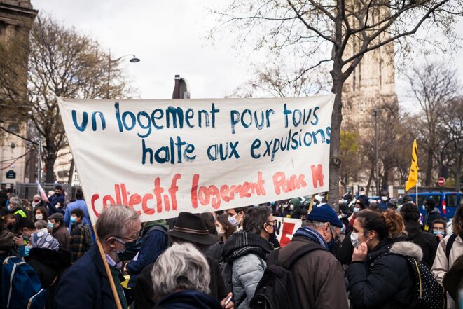 Manifestation pour le droit au logement à Paris, le 27 mars 2021. © Photo Florent Vannier / Hans Lucas via AFP