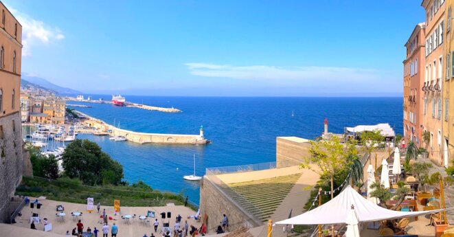 Au-delà de l’Ile  Beyond the Island Aldil’Isula