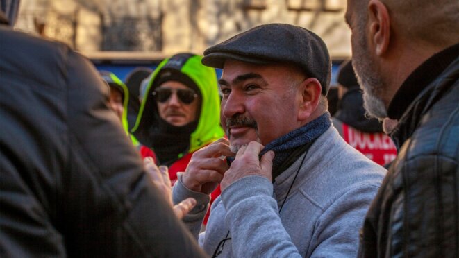 Olivier Mateu, secrétaire de l'union départementale de la CGT, lors de la manifestation contre la réforme des retraites, à Marseille, le 19 janvier 2023. © Photo Emilio Guzman