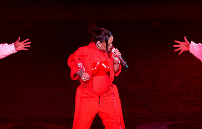 Rihanna lors de son spectacle à la mi-temps du Super bowl, à Phoenix (États-Unis), le 12 février 2023 © Photo Dave Shopland / Shutterstock / Sipa