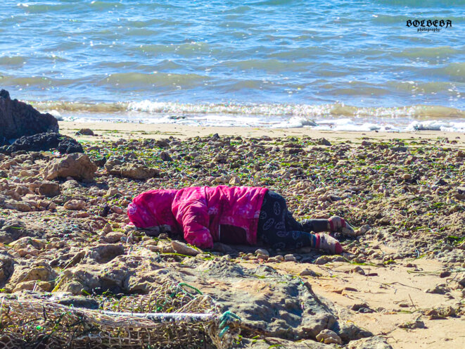 The still unidentified little girl was found on December 24th on a beach on Tunisia’s Kerkennah Islands. © Photo Boulbeba Bougacha