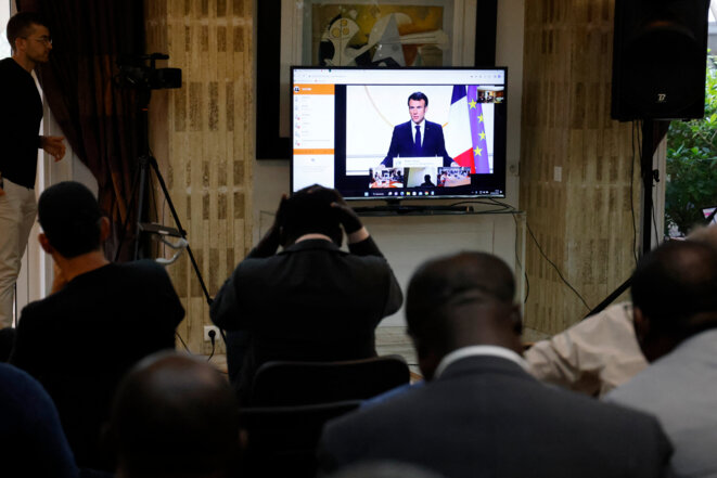 Journalists in Libreville, Gabon, watching the broadcast of Emmanuel Macron's speech, February 27th 2023. © Photo Ludovic Marin / AFP