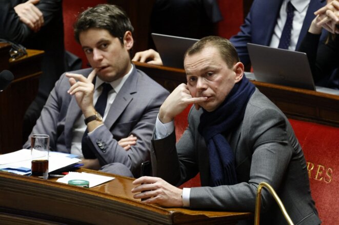 Le ministre du travail Olivier Dussopt et le ministre des comptes publics Gabriel Attal, à l’Assemblée le 17 février. © Photo Ludovic Marin / AFP