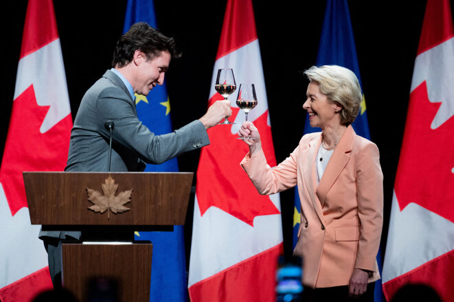 Ursula von der Leyen et Justin Trudeau lors d’une réception au musée canadien de la guerre à Ottawa, le 7 mars 2023. © Photo Spencer Colby / CP / Abaca