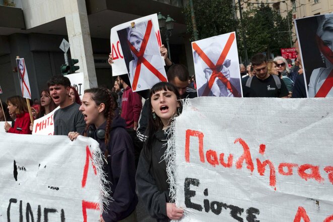 La Grèce manifeste contre son système politique