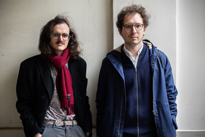 Les universitaires Luc Pellissier et Noé Wagener (de gauche à droite), à Paris, le 21 mars 2023. © Sébastien Calvet / Mediapart