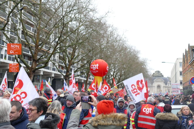 Chez les ouvriers, la colère monte contre la réforme des retraites.