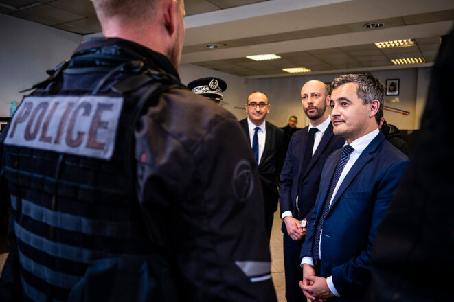 Laurent Nuñez, Stanislas Guerini et Gérald Darmanin lors d’une visite à la caserne de police de Bessières à Paris, le 22 mars 2023. © Photo Come Sittler / REA
