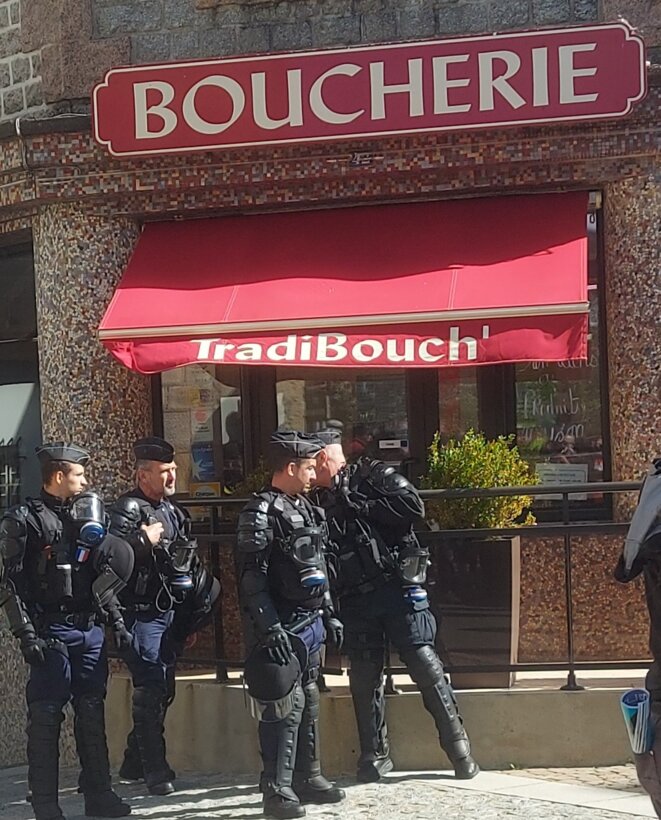 ASE 5 : "Tout le monde ne déteste pas la gendarmerie"