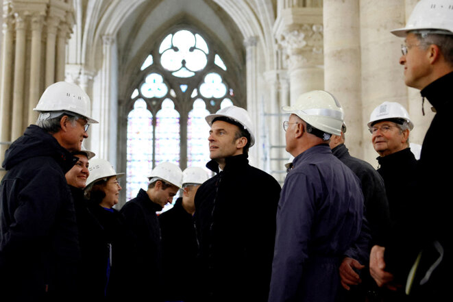 Emmanuel Macron inspecting the restoration work on Notre-Dame cathedral in Paris, April 14th 2023. “Give up on nothing, that’s my motto,” he said during the visit. © Photo Sarah Meysonnier / Pool / AFP