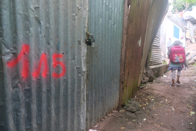 « On va me jeter à la rue avec mon fils » : à Mayotte, les habitants témoignent