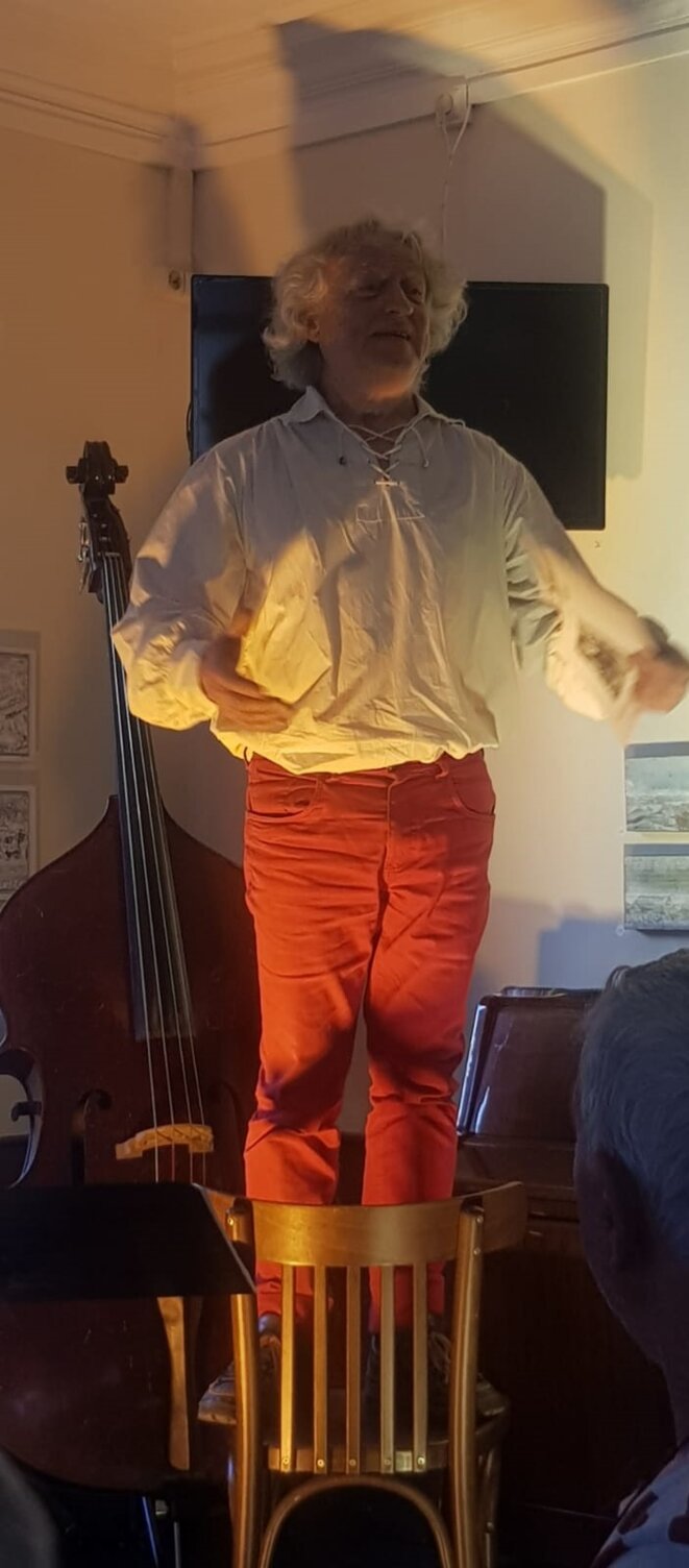 Notre chanson pour la manif de demain. Il faut déboucher l'horizon.