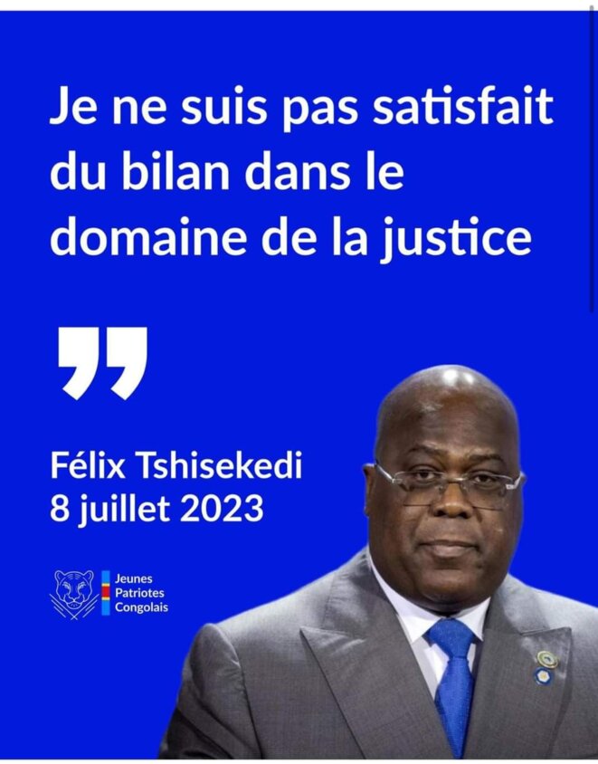 Avec un faux drapeau derrière lui, Félix Tshilombo s'autoévalue sur la RTNC !