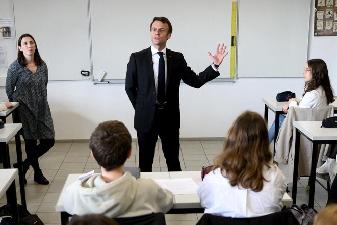 L’école selon Macron: ne manque plus que le lever du drapeau et l’hymne national