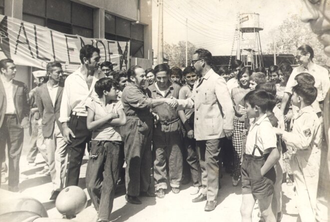 Le président Allende rencontre des ouvriers